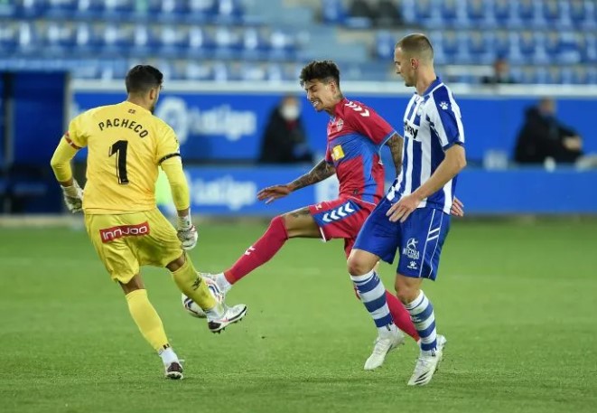 Soi kèo Deportivo Alavés vs Real Valladolid chuẩn thắng